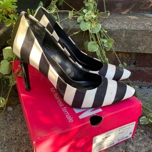 Cosmopolitan Elisa black and white pump